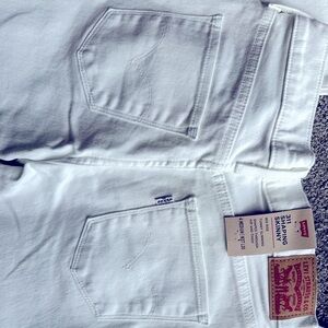 Levi’s woman’s white skinny jeans